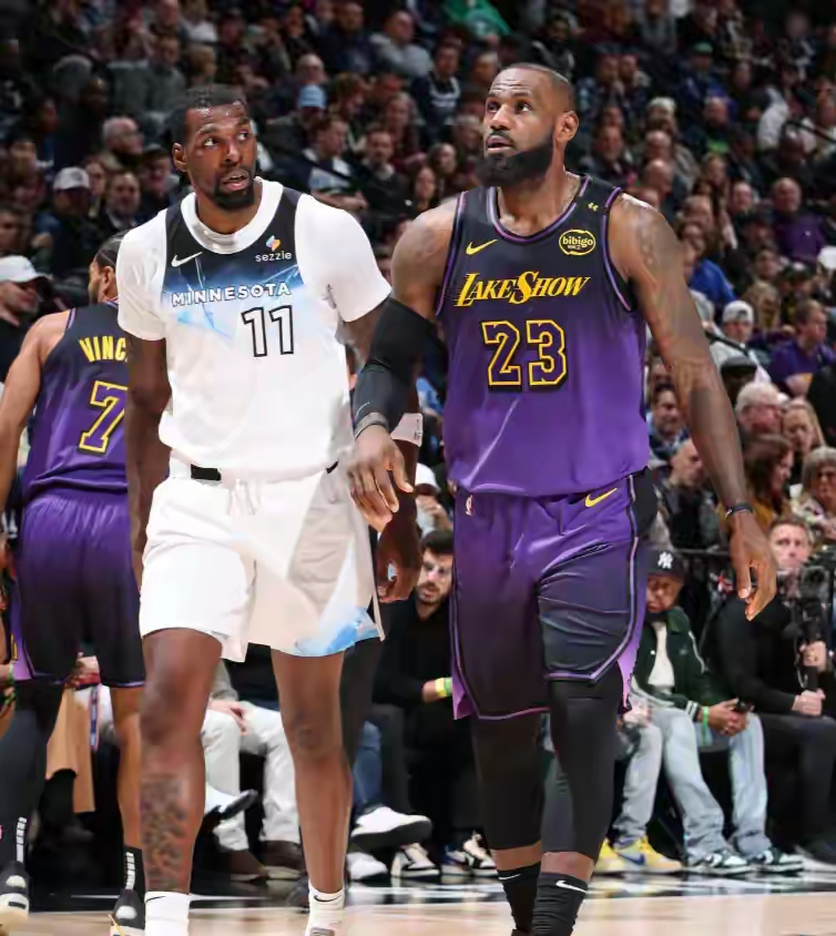 包含湖人惨败爵士，詹姆斯盼重燃战火的词条