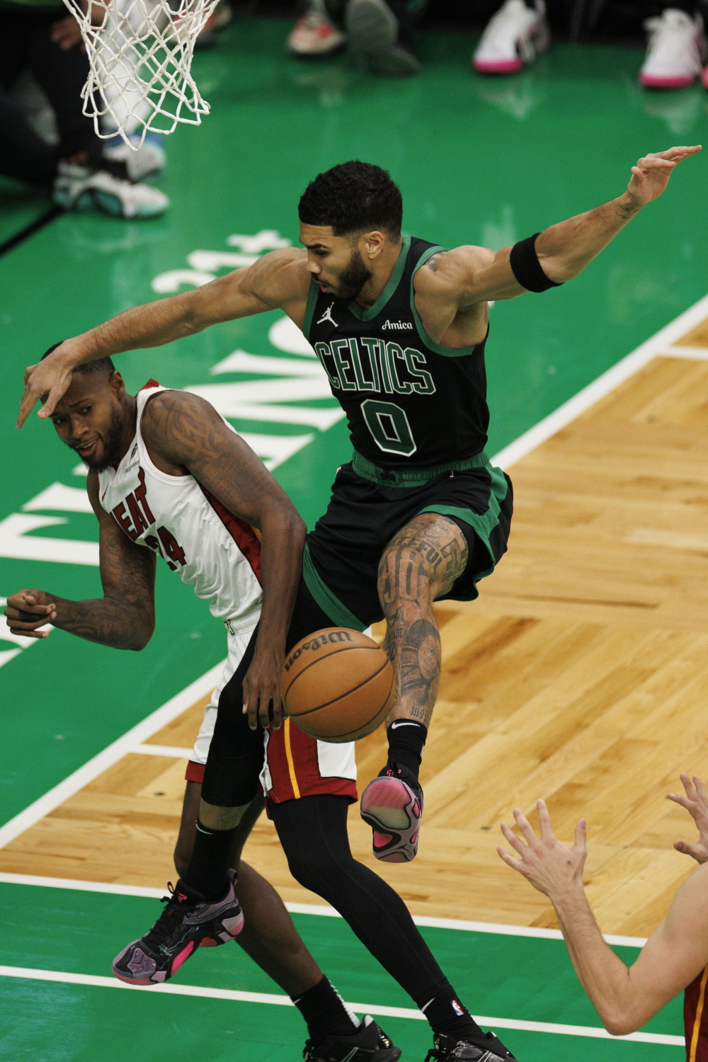 塔图姆迎来三赛季高光表现，阿森纳球迷沸腾！